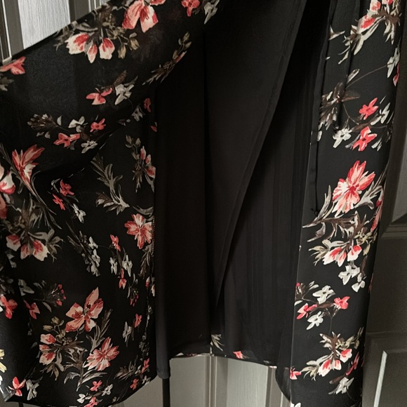 🖤🩷AVEC LES FILLES Floral and Pleated Wrap Dress - Picture 10 of 15
